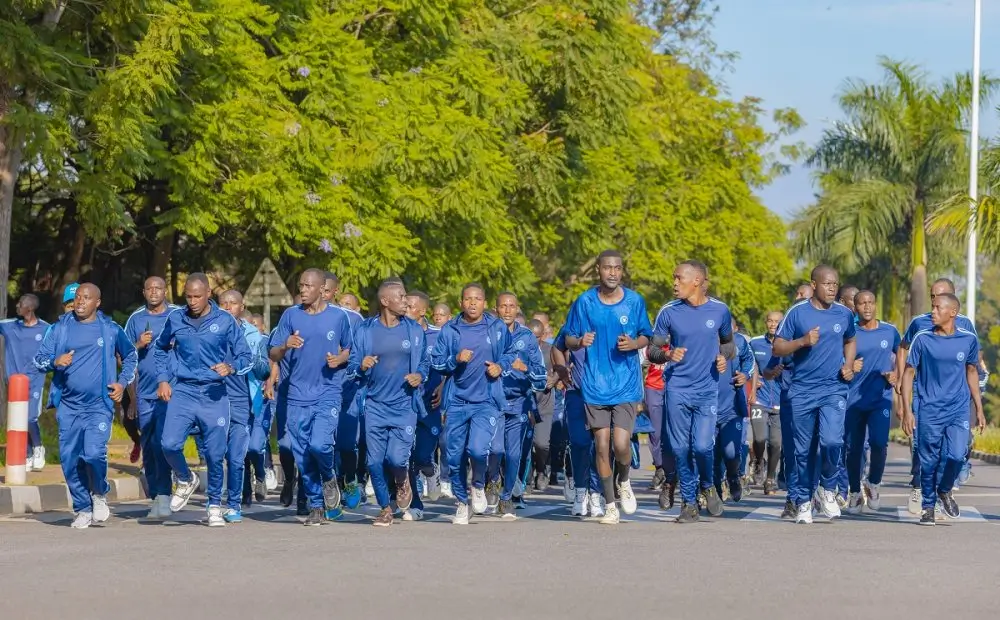 Bamwe mu bashinzwe umutekano bakorana ishyaka siporo