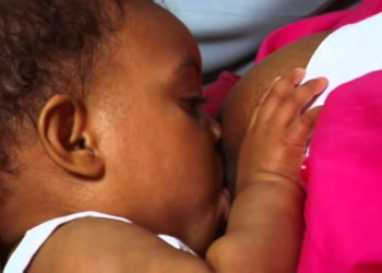 Inama 5 umubyeyi akwiye gukurikiza mu gihe cyo konsa umwana