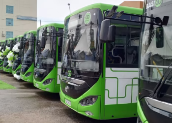 Hitezwe iki ku modoka z’amashanyarazi zatangiye gukoreshwa hanze ya Kigali bwa mbere?