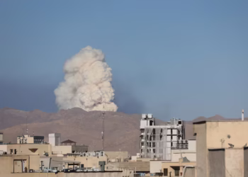 Isiraheli na Irani mu mirwano ikaze: Ibitero ku nganda za kirimbuzi no ku bitaro bya sivili