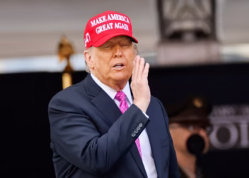 Trump yahakanye ko ahisha ukuri ku byaha bya Epstein wiyahuriye muri gereza