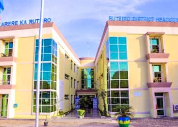 Rutsiro : Abanyeshuri babiri bagerageje gusohokana ikizamini, Nyamagabe: Undi afatirwa ku kindi kigo afite icyuma