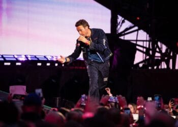 Batereye ivi mu gitaramo cya Coldplay