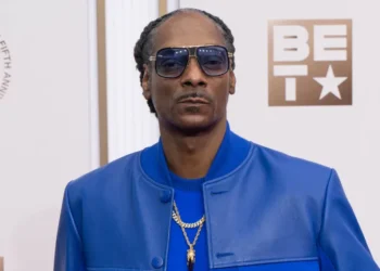 Umuraperi Snoop Dogg, yanenze uburyo LGBTQ+ igaragazwa mu mafirime y’abana