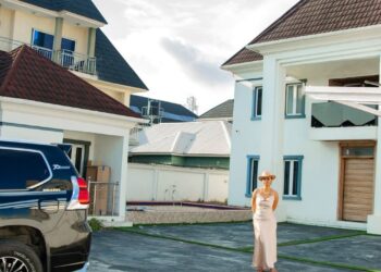 Regina Daniels yavugishije benshi nyuma yo kugura inzu