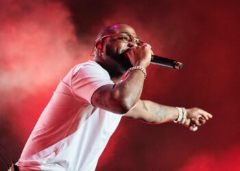 Hamenyekanye abahanzi Davido azazana i Kigali