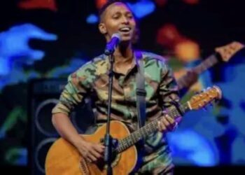 Abaguze amatike mu gitaramo cya Israel Mbonyi bari mu gihirahiro
