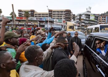 Bruce Melodi asuye Nyabugogo, yegera abaturage anabakuramo isoko y’indirimbo nshya