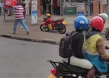 Polisi y’u Rwanda yatangaje ko umugabo wamenaguye ibirahuri by’imodoka i Kigali yajyanywe i Ndera kuvurirwayo indwara zo mu mutwe