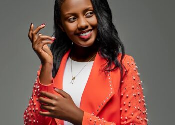 Cynthia Umulisa Agarukanye imbaraga mu muziki