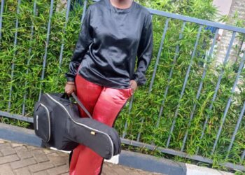 Acuranga Guitar, Piano na Saxophone: Ibyihariye kuri Esther n’uko yakundishijwe umuziki