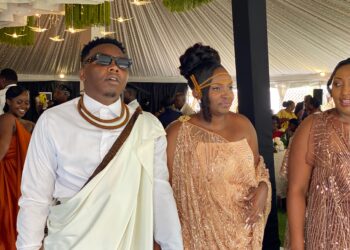 Niyo Bosco n’umukunzi we Mukamisha Irene basezeranye  imbere y’Imana