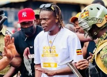 Umuhanzi King Saha n’umunyapolitiki Mubarak Munyagwa bakomeje guterana amagambo