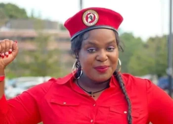 Flavia Namulindwa yatangaje ko yigeze kugirana umabano wihariye na Kasuku