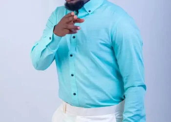 Umuhanzi David Lutalo yisobanuye cyane ku bamunenga