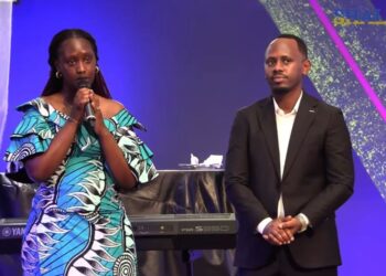 Prosper Nkomezi n’umugore we bakiriwe mu itorero muri Amerika