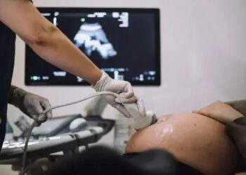 Umugore yatewe inda n’abagabo babiri icyarimwe, siyanse ibivugaho iki?