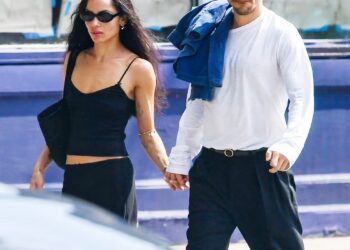 Harry Styles wamenyekanye mu itsinda rya One Direction yambite impeta umukunzi we Zoë Kravitz