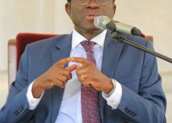 Katikkiro Mayiga yaburiye abahanzi bavanga Umuziki na Politiki
