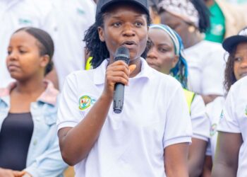 Minisitiri w’Ibidukikije yongeye gushishikariza abaturage kurinda amazi n’amashyamba